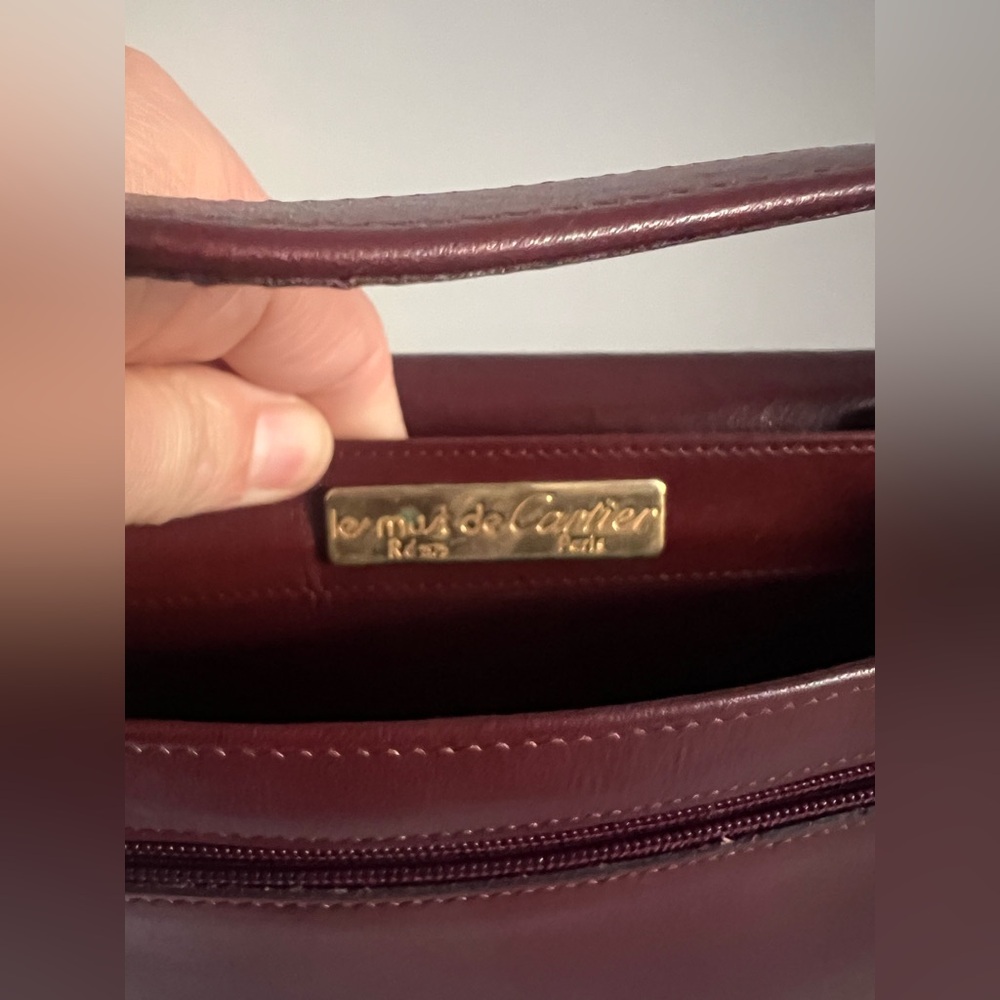 Cartier Bordeaux Must Line Shoulder Bag with adjustable strap - Picture 8 of 11